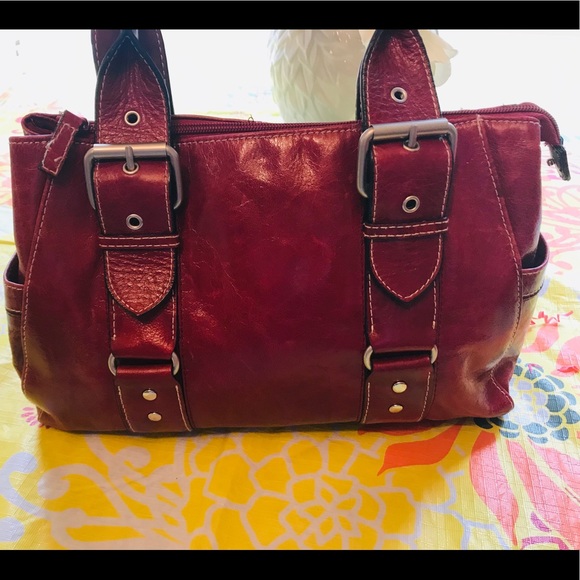 CUTE AND CLASSY RED HANDBAG - Picture 2 of 7